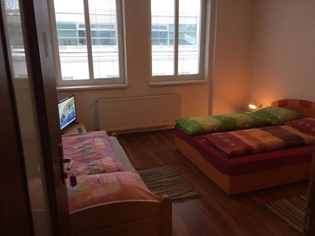 Hostel Fontana Жилина Экстерьер фото