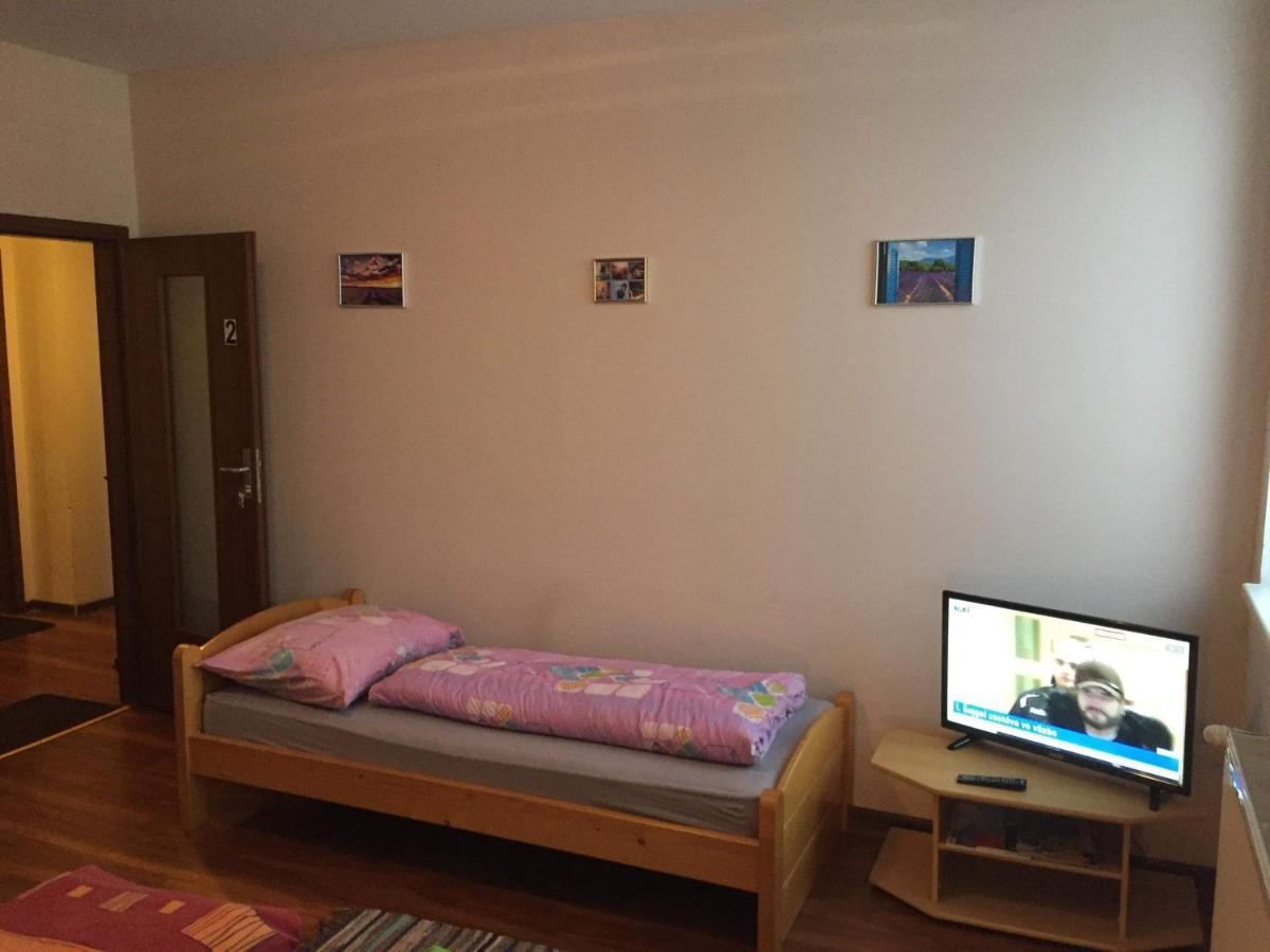 Hostel Fontana Жилина Экстерьер фото