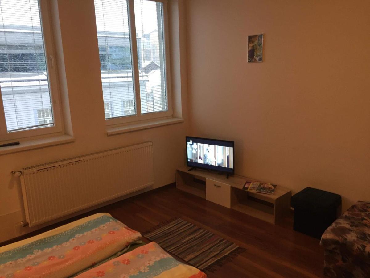 Hostel Fontana Жилина Экстерьер фото