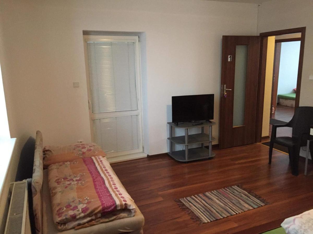 Hostel Fontana Жилина Экстерьер фото
