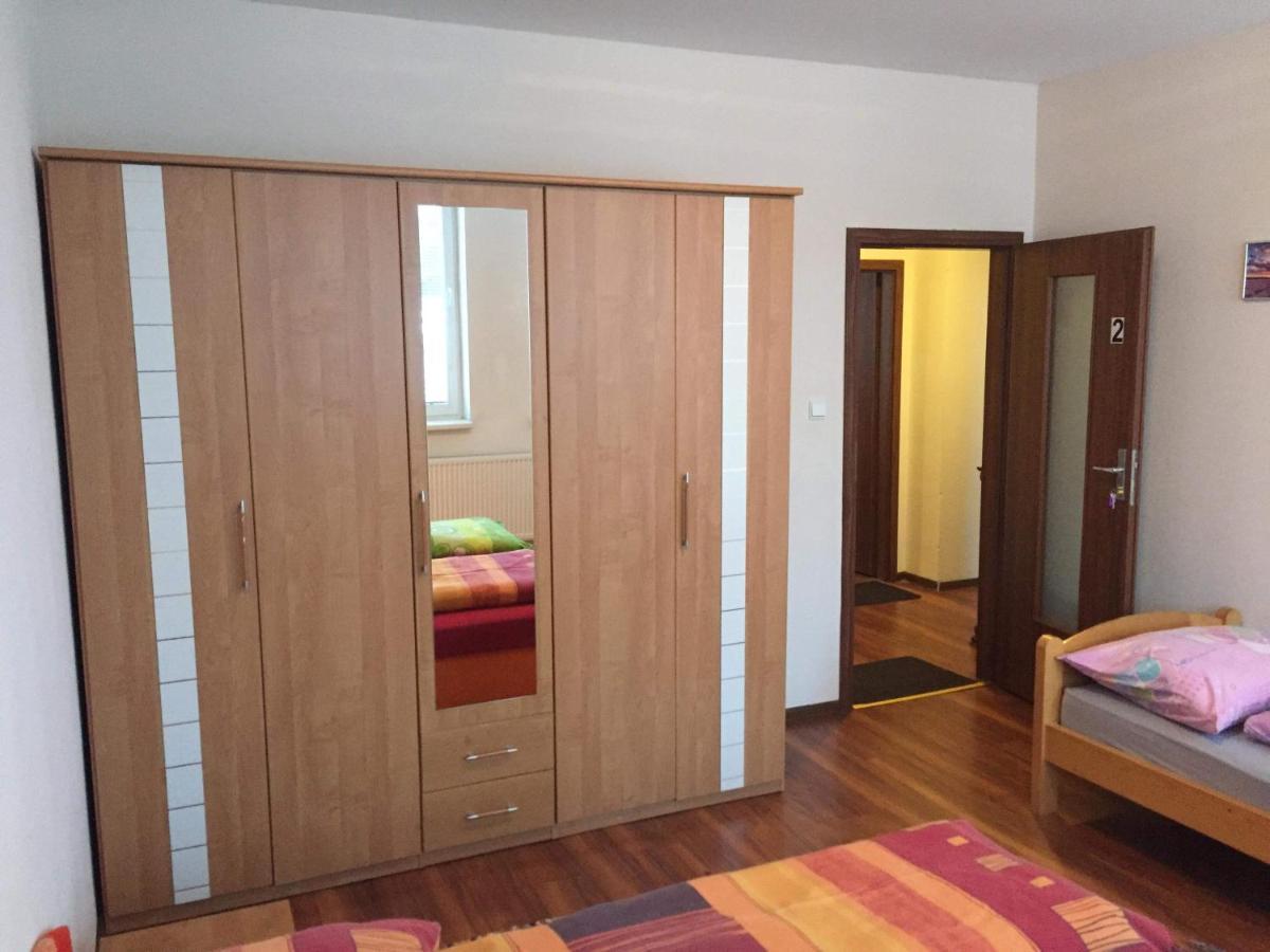 Hostel Fontana Жилина Экстерьер фото