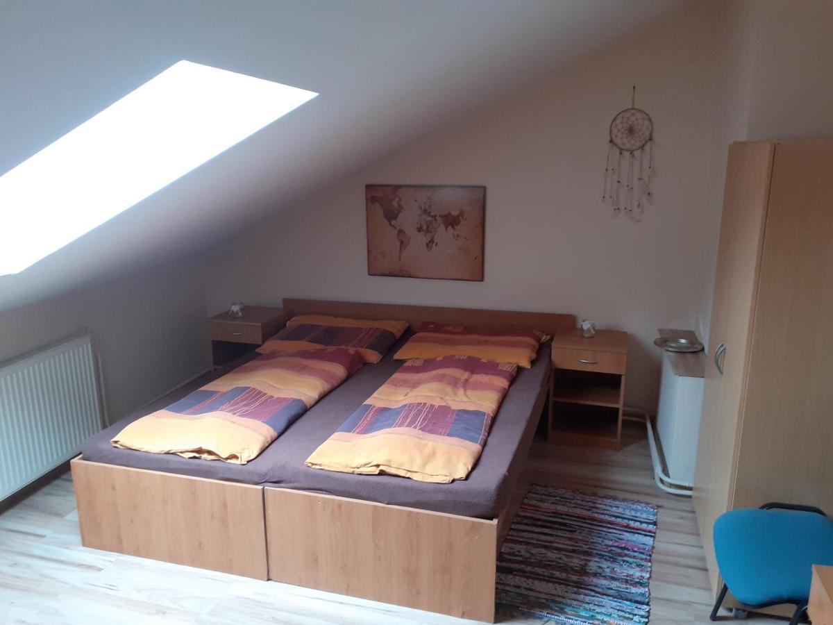 Hostel Fontana Жилина Экстерьер фото