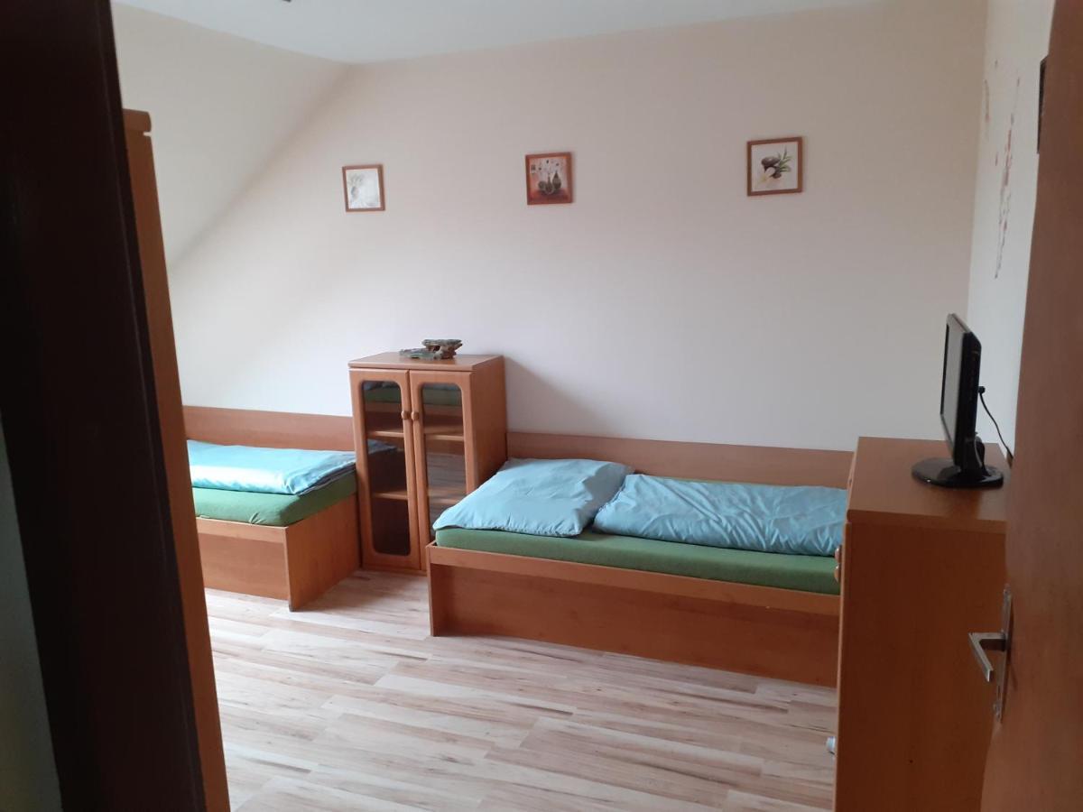 Hostel Fontana Жилина Экстерьер фото