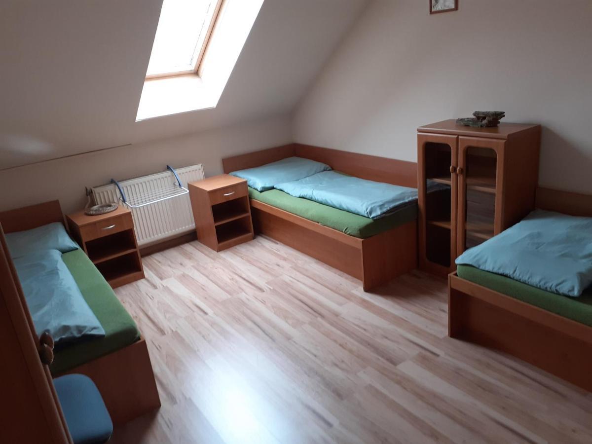 Hostel Fontana Жилина Экстерьер фото